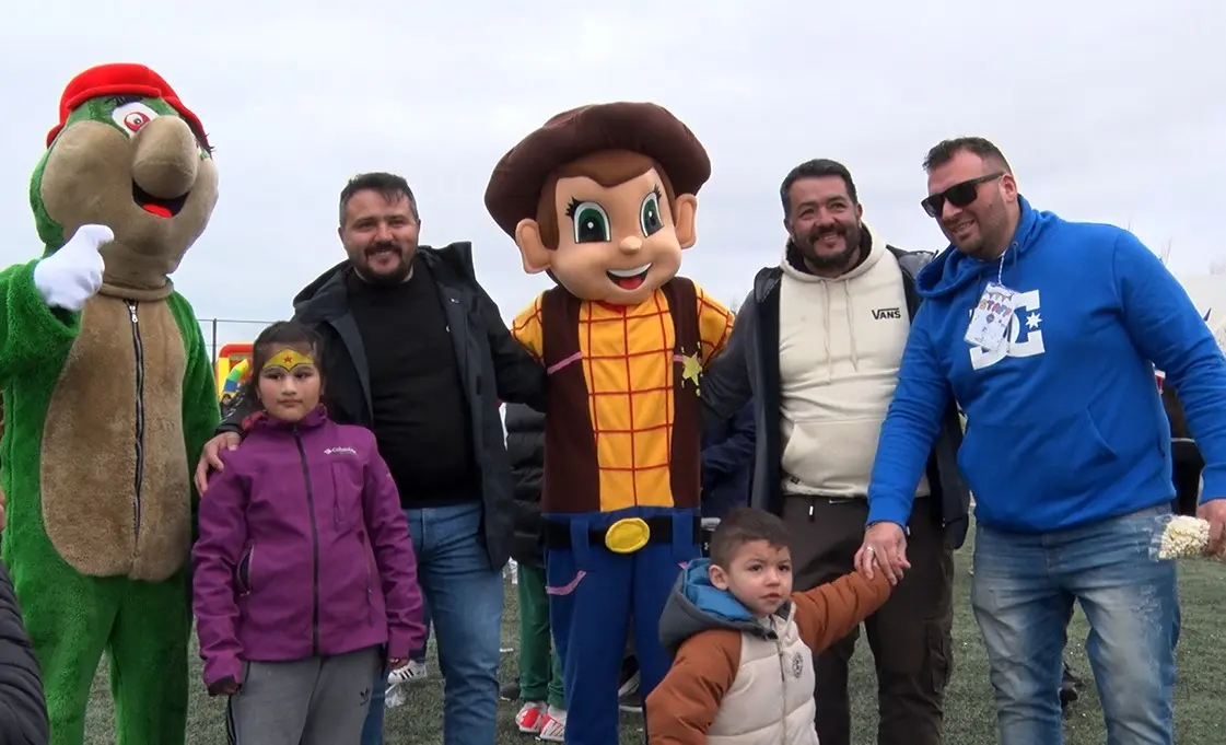 Fiesta total en el estadio municipal para agasajar a los más pequeños ...